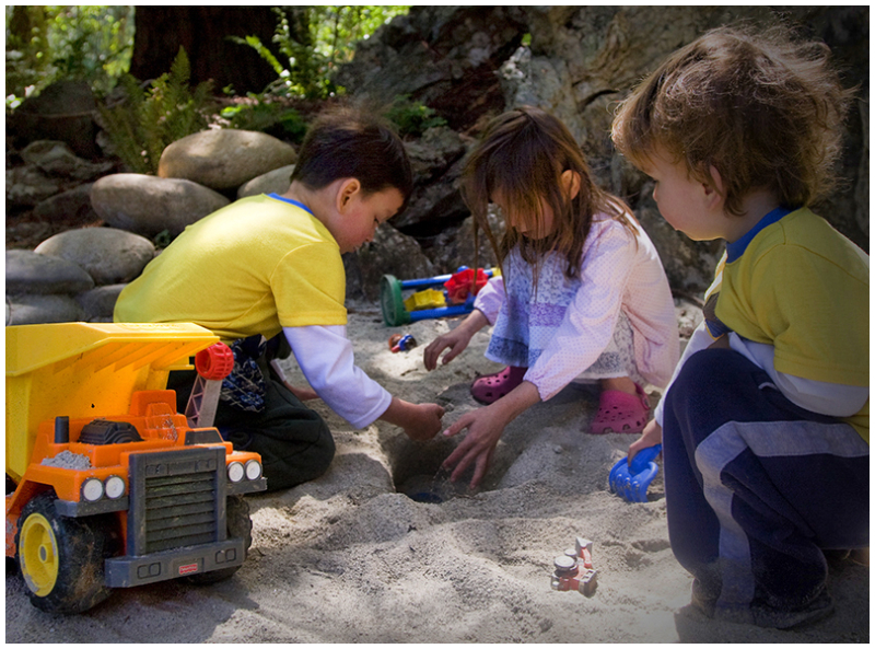 Sandbox-Sibling-Play